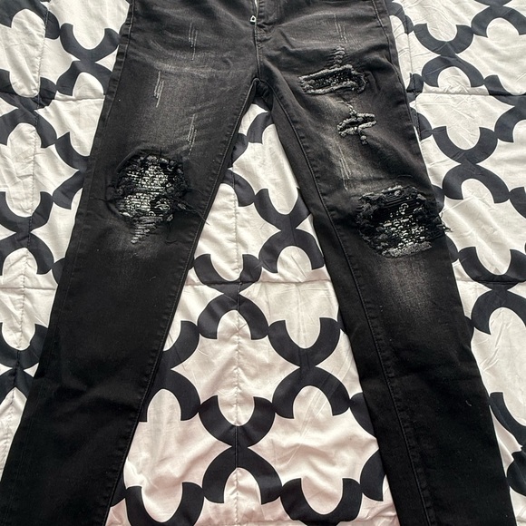 Black Distressed Women Jeans